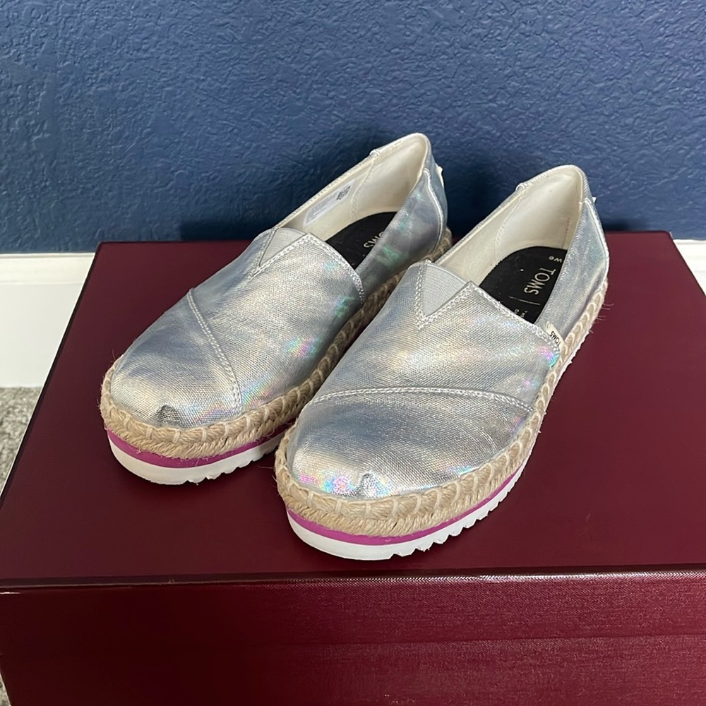 NWOT Toms